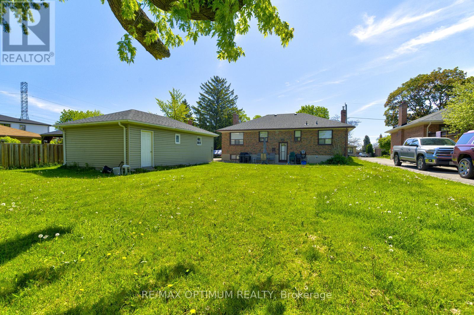1747 Coram Crescent, Mississauga, Ontario  L4X 1L2 - Photo 39 - W13531280