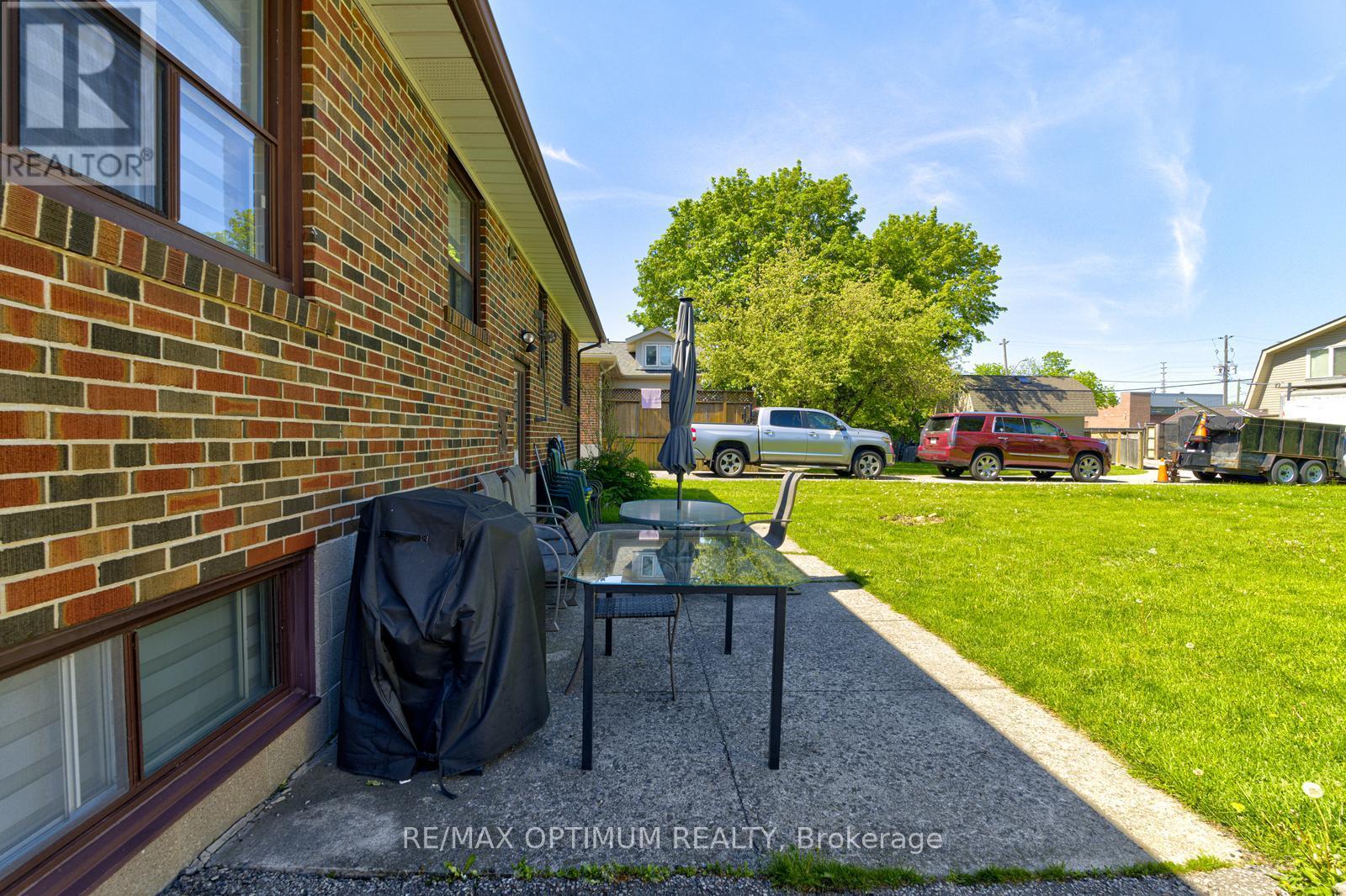1747 Coram Crescent, Mississauga, Ontario  L4X 1L2 - Photo 40 - W13531280