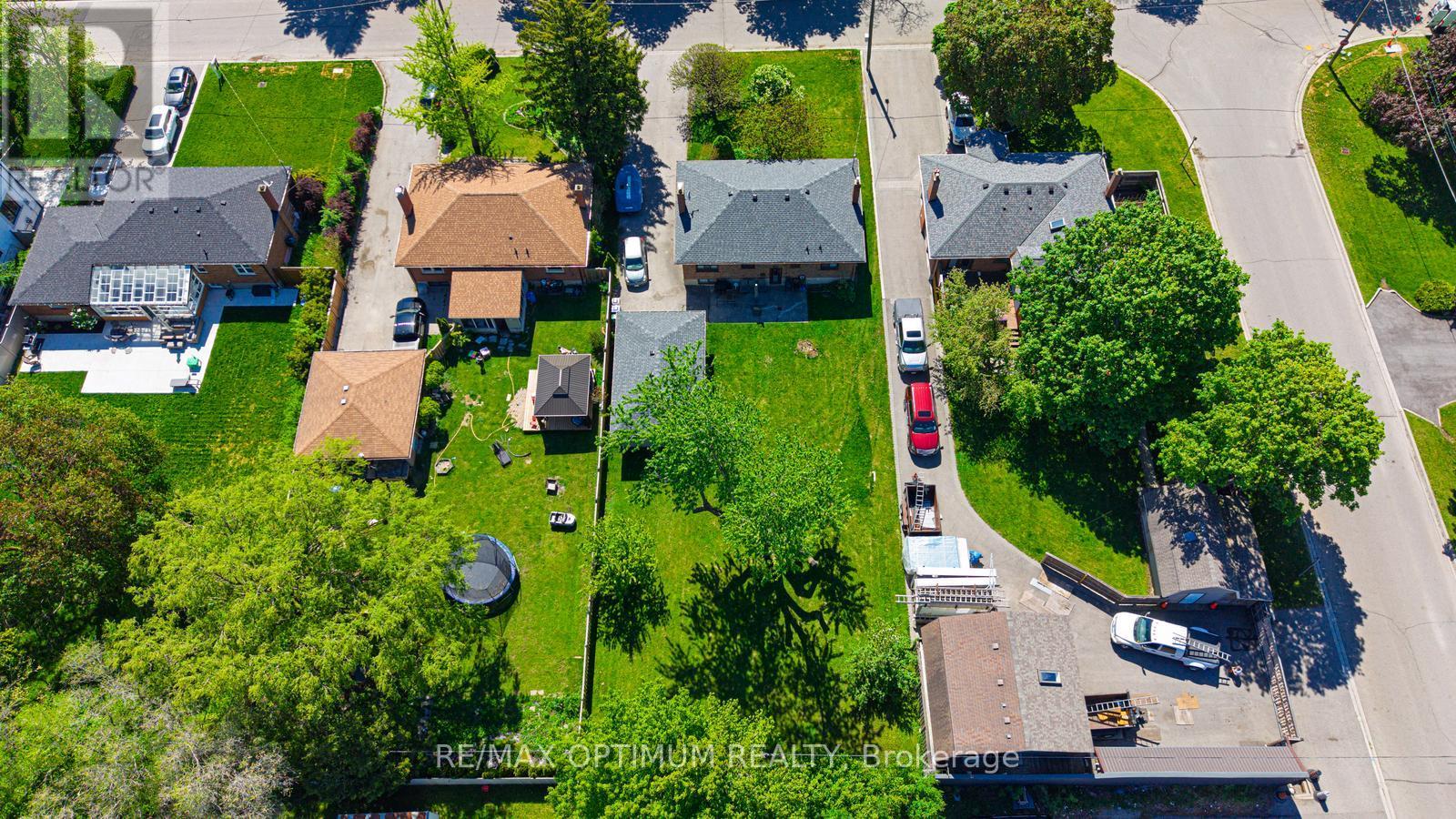 1747 Coram Crescent, Mississauga, Ontario  L4X 1L2 - Photo 46 - W13531280