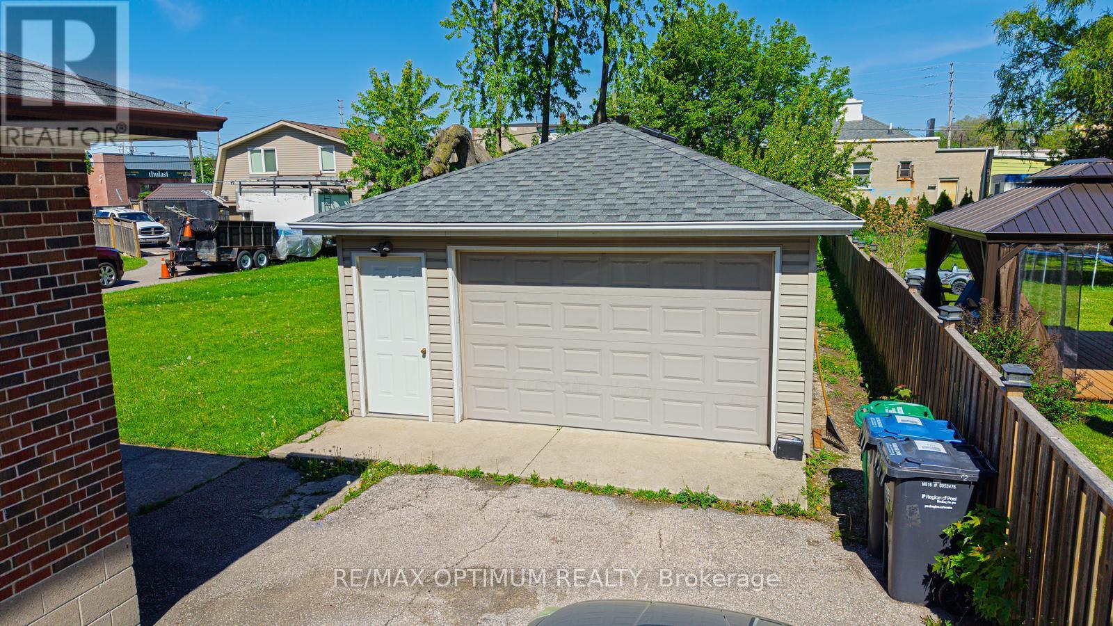 1747 Coram Crescent, Mississauga, Ontario  L4X 1L2 - Photo 47 - W13531280