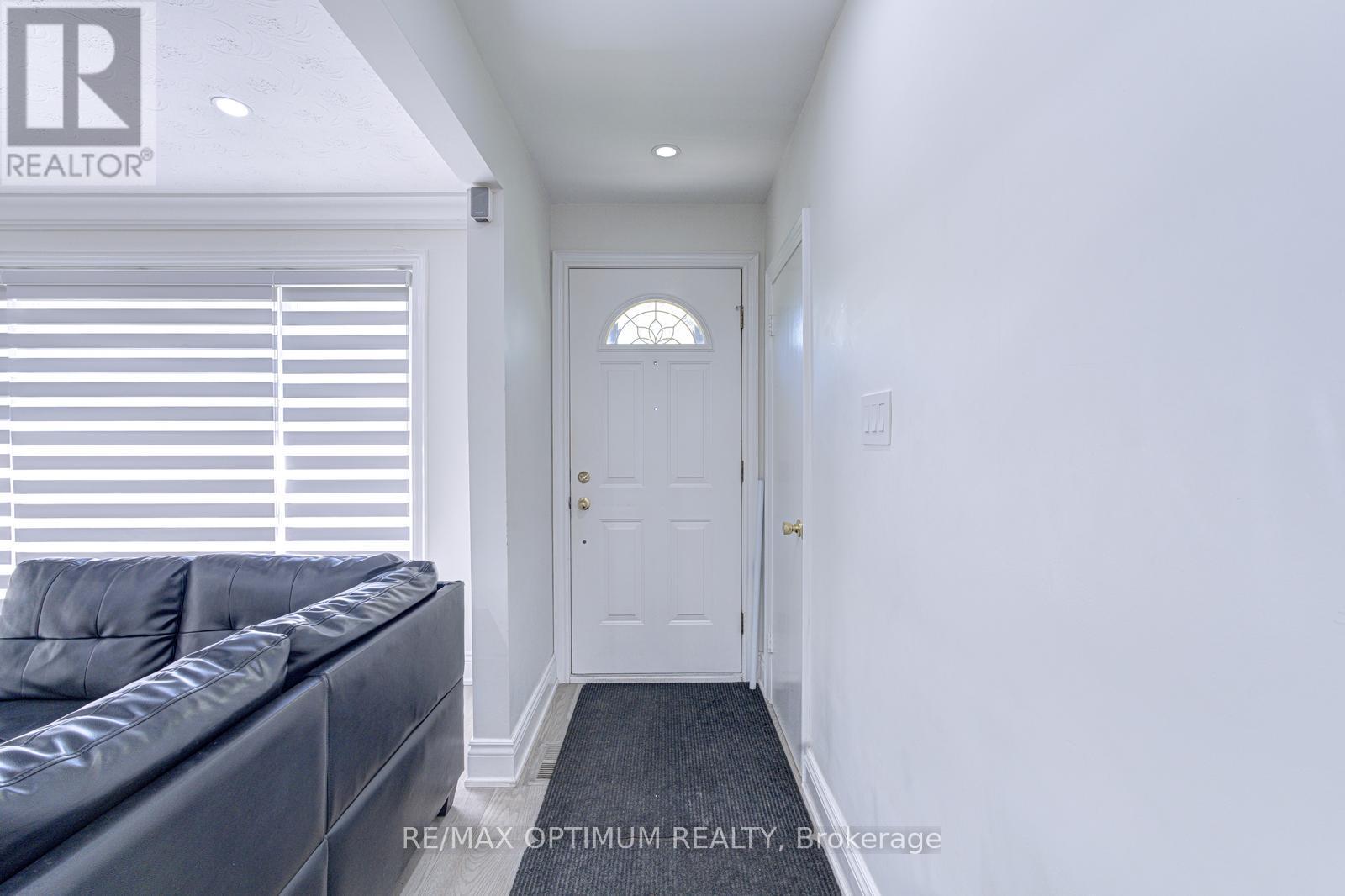 1747 Coram Crescent, Mississauga, Ontario  L4X 1L2 - Photo 6 - W13531280