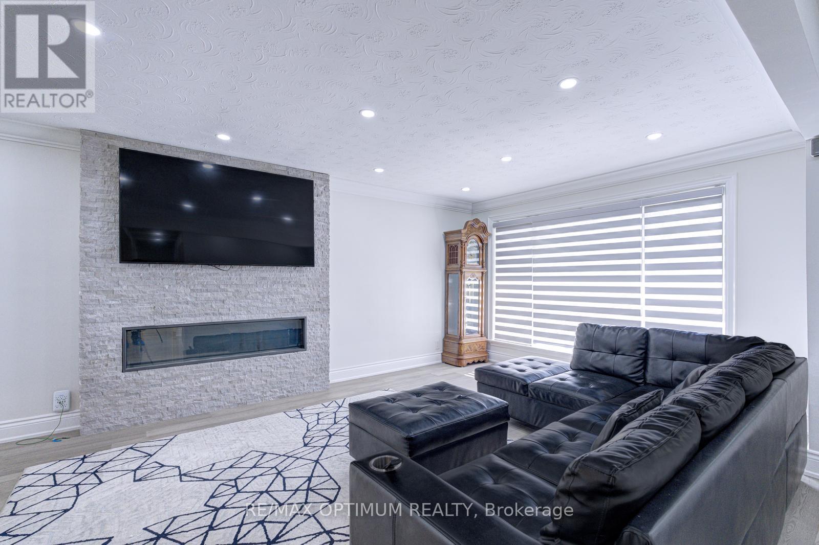 1747 Coram Crescent, Mississauga, Ontario  L4X 1L2 - Photo 7 - W13531280