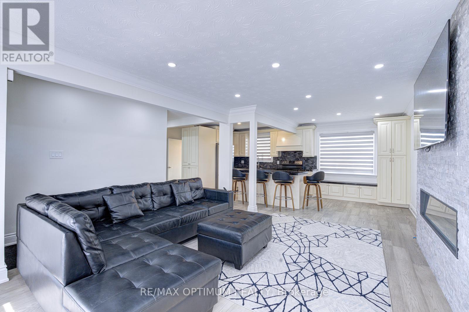 1747 Coram Crescent, Mississauga, Ontario  L4X 1L2 - Photo 8 - W13531280