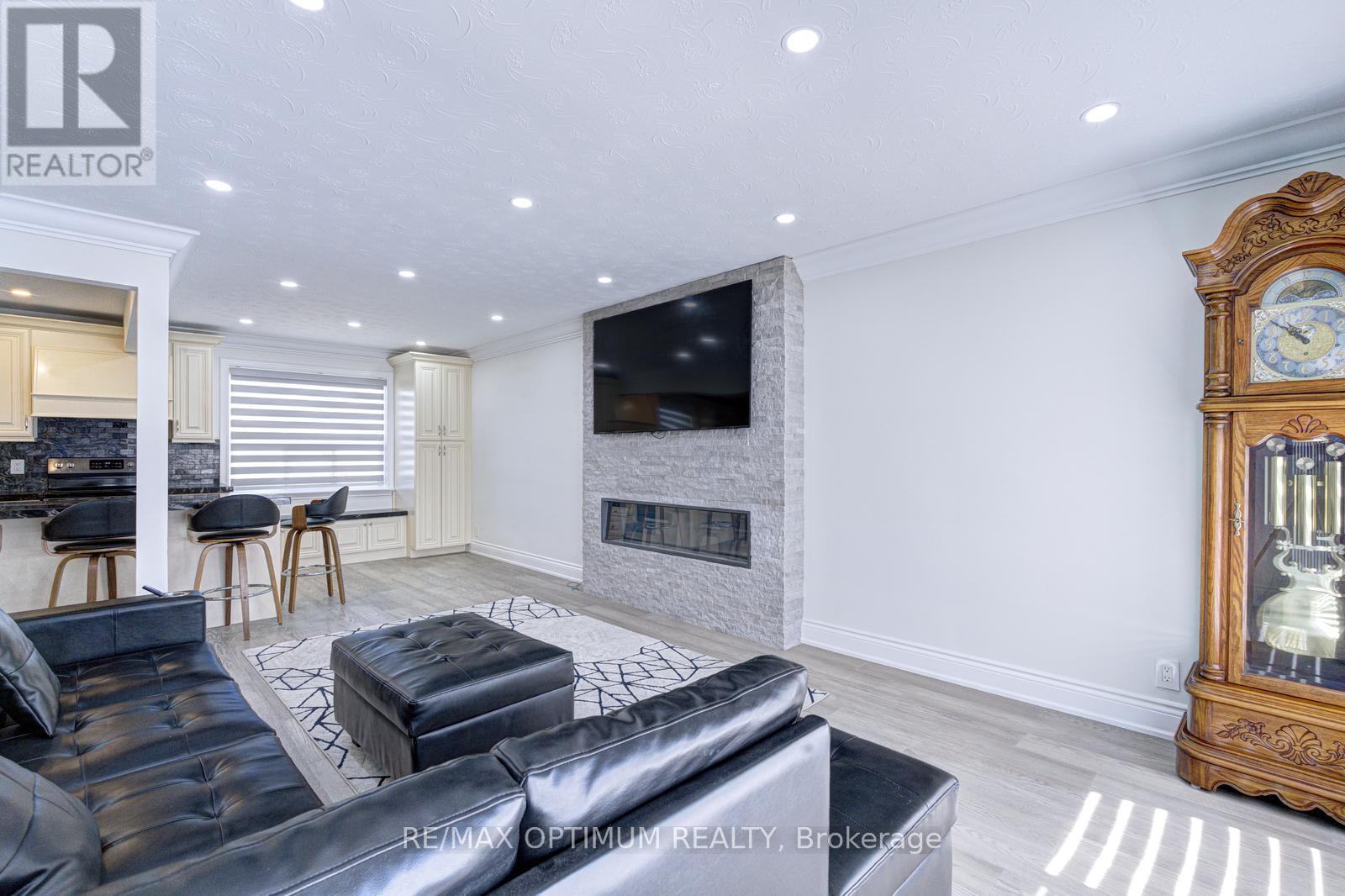 1747 Coram Crescent, Mississauga, Ontario  L4X 1L2 - Photo 9 - W13531280