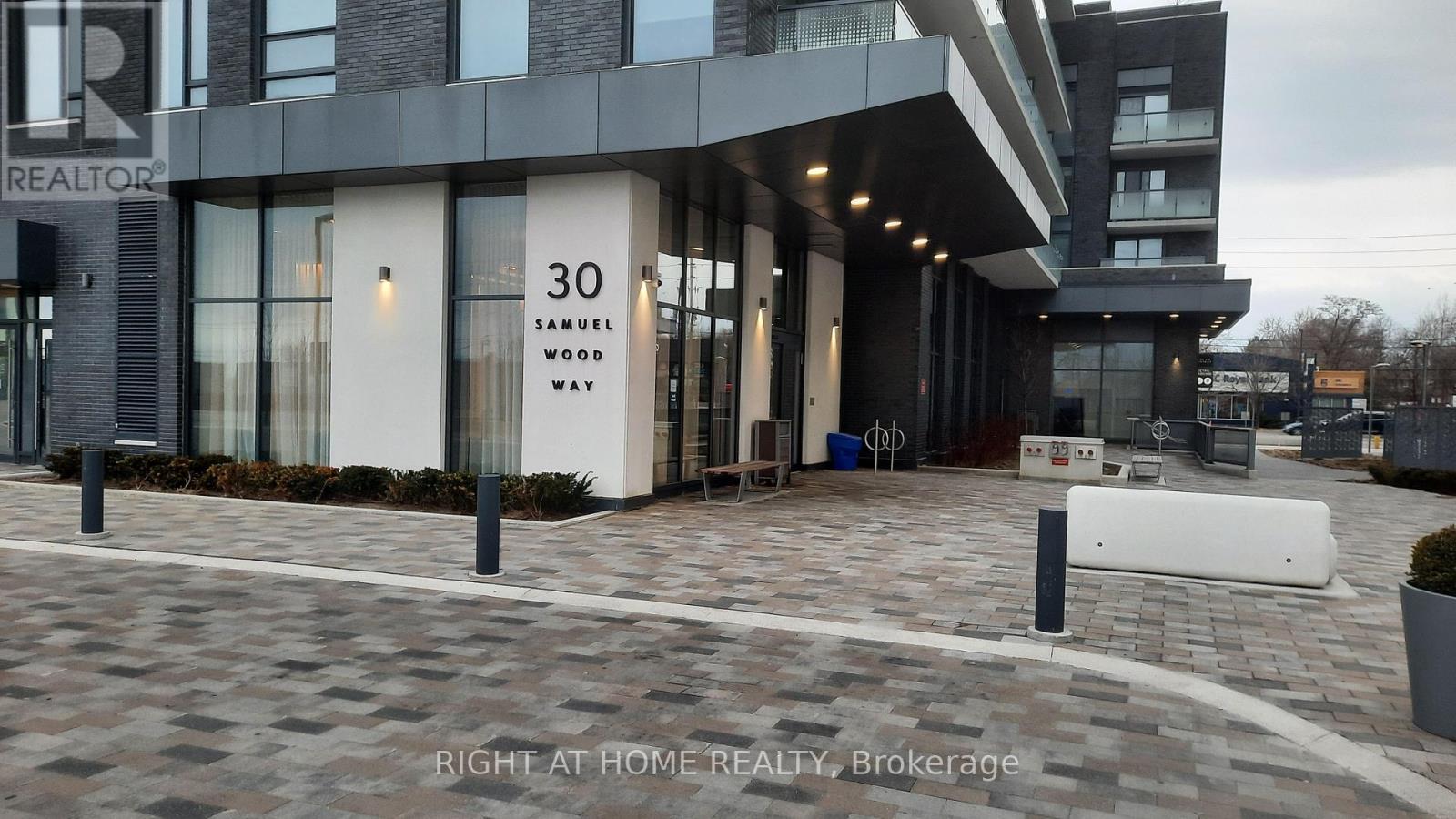 1109 - 30 Samuel Wood Way, Toronto, Ontario  M9B 0C9 - Photo 1 - W13531292