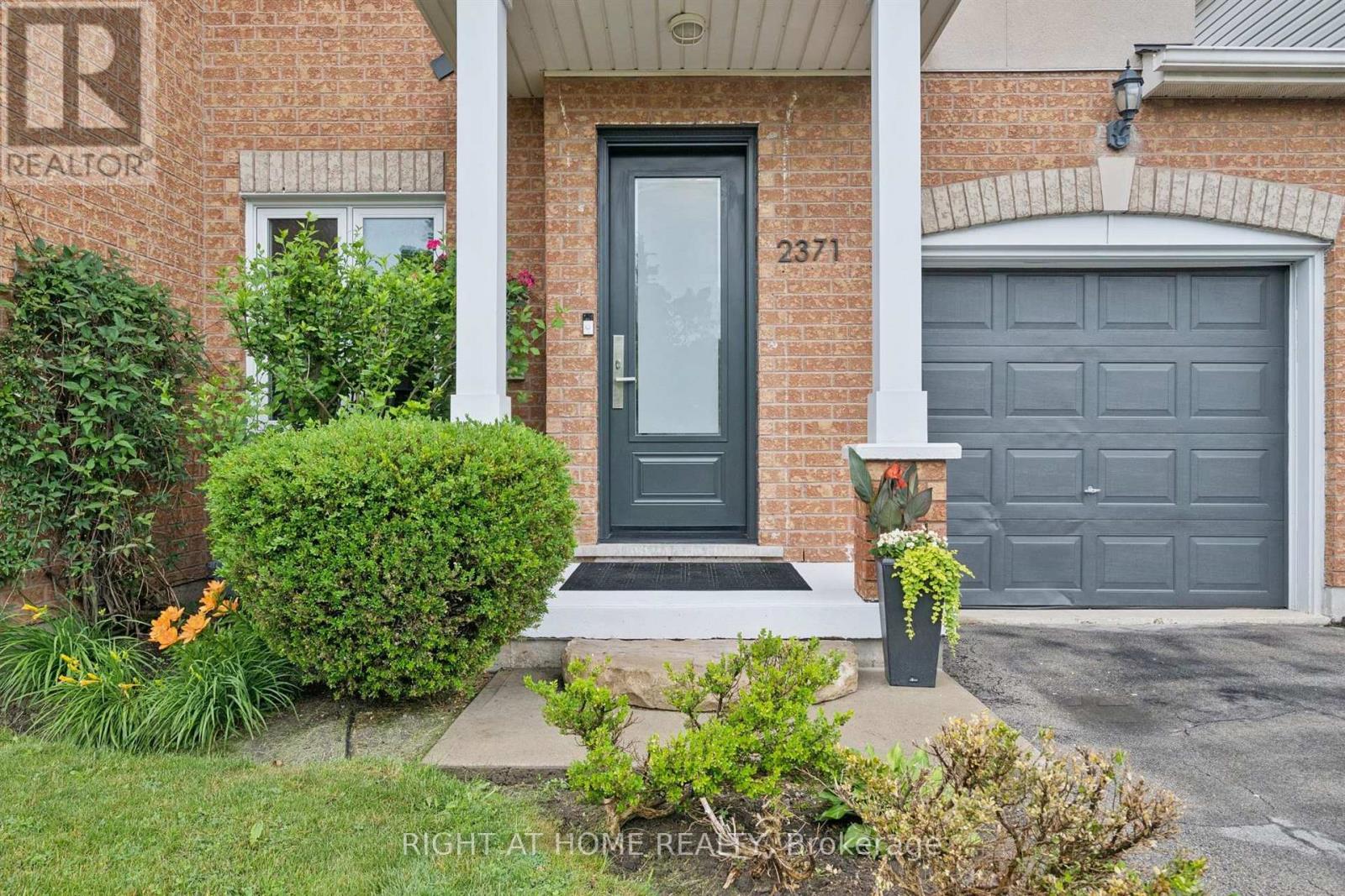 2371 Dalebrook Drive, Oakville, Ontario  L6H 6K4 - Photo 3 - W13531352