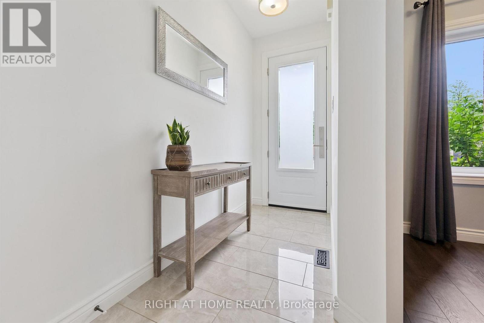 2371 Dalebrook Drive, Oakville, Ontario  L6H 6K4 - Photo 4 - W13531352