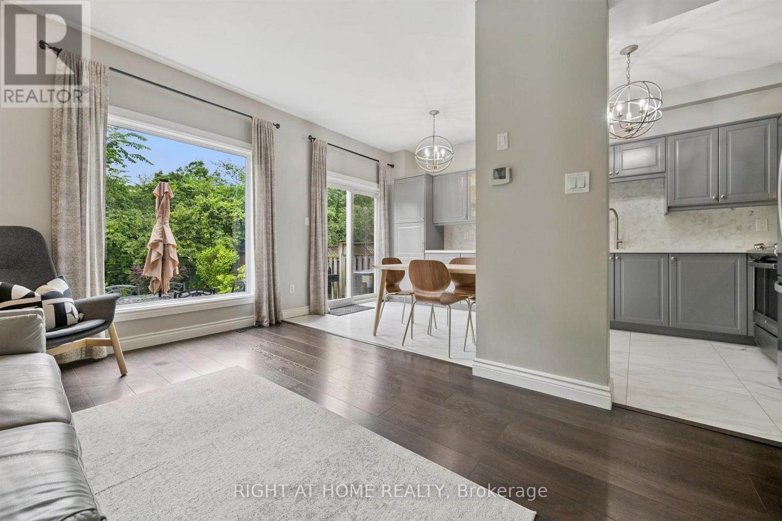2371 Dalebrook Drive, Oakville, Ontario  L6H 6K4 - Photo 7 - W13531352