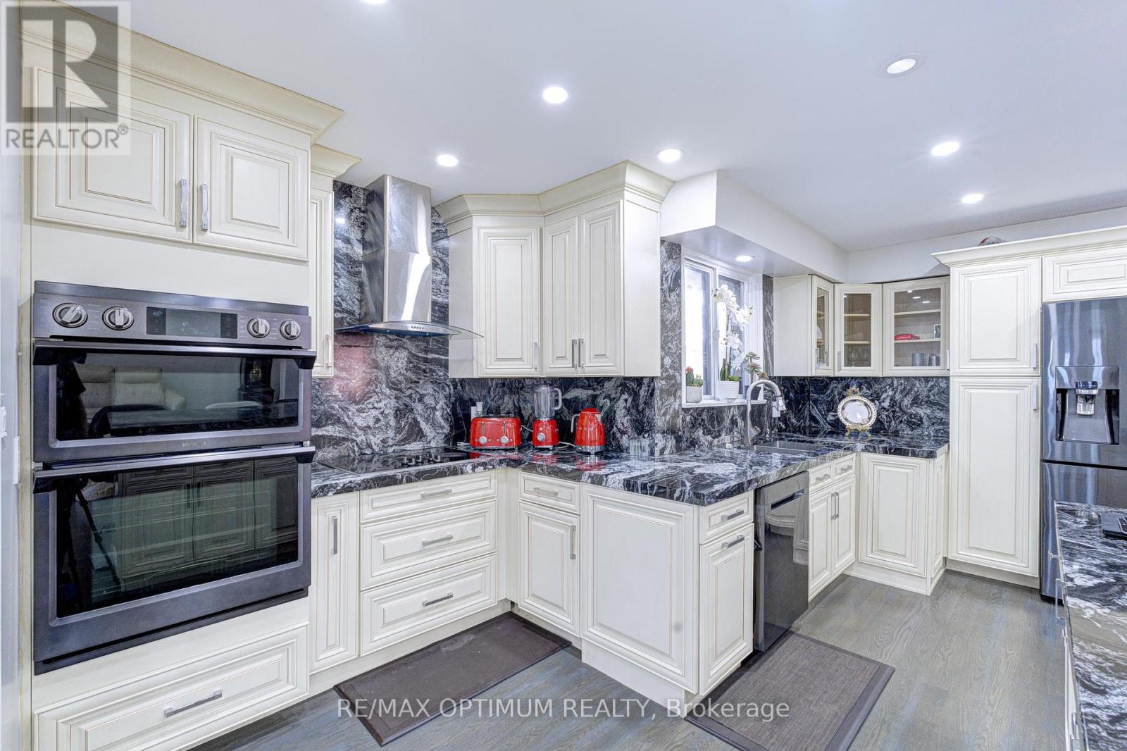 6 Evernby Boulevard, Toronto, Ontario  M9R 3G8 - Photo 11 - W13531402