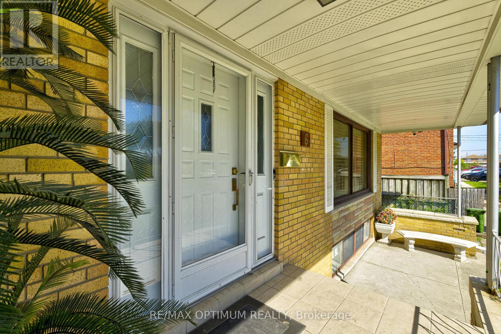 6 Evernby Boulevard, Toronto, Ontario  M9R 3G8 - Photo 4 - W13531402