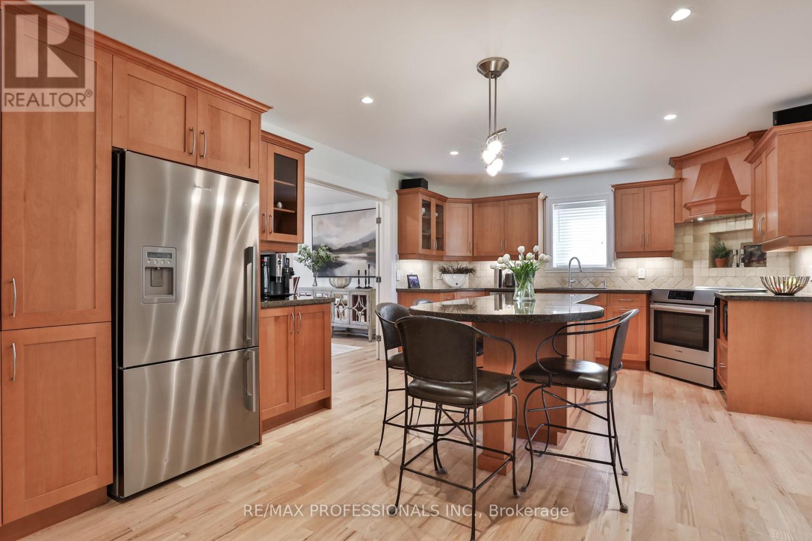 11 Cranleigh Court, Toronto, Ontario  M9A 3Y2 - Photo 9 - W13531448