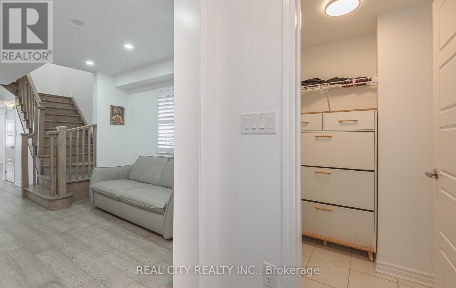 306 Gillett Point N, Milton, Ontario  L9E 1C6 - Photo 4 - W13531498