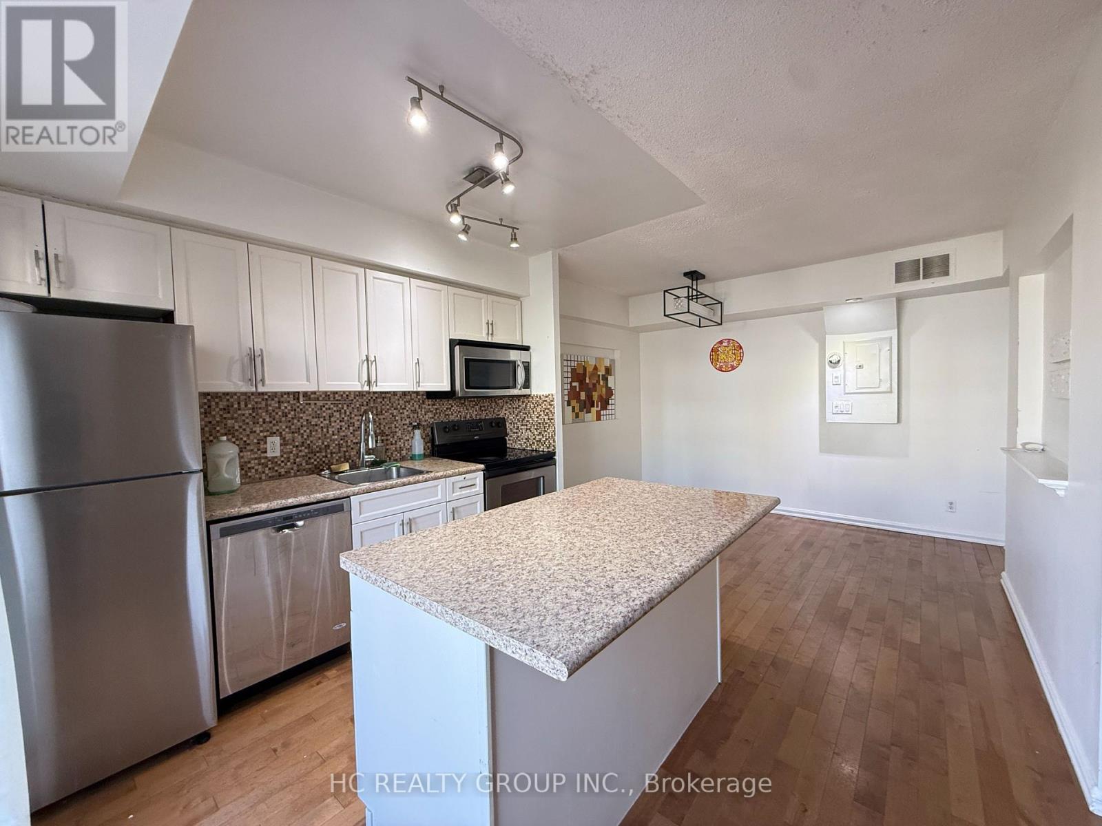 2038 - 3043 Finch Avenue W, Toronto, Ontario  M9M 0A4 - Photo 4 - W13531562