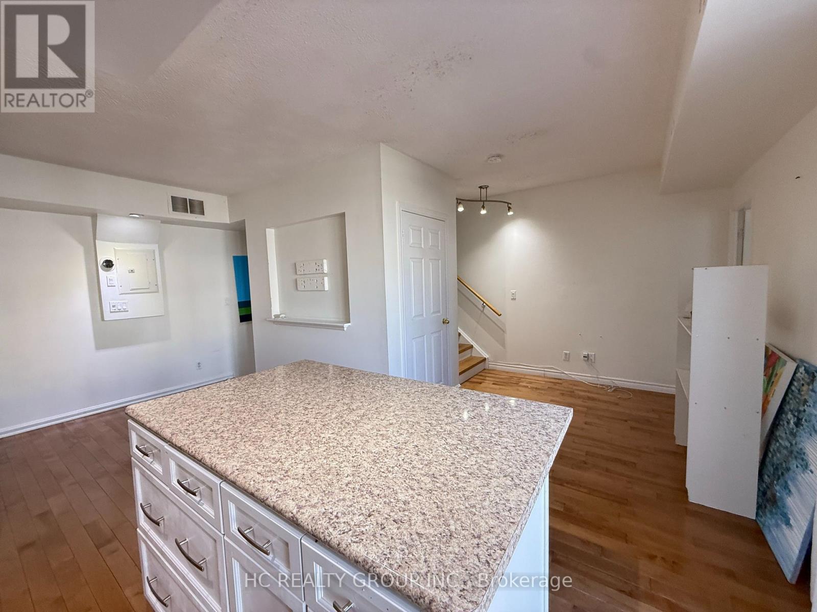 2038 - 3043 Finch Avenue W, Toronto, Ontario  M9M 0A4 - Photo 5 - W13531562