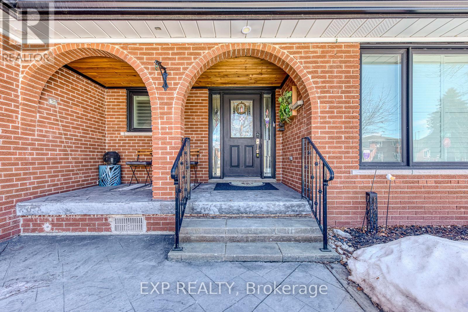 322 Mary Street, Oakville, Ontario  L6K 3P6 - Photo 2 - W13531564