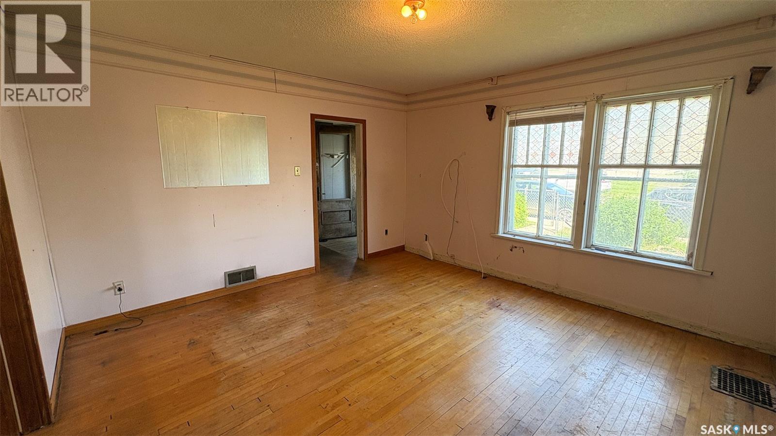1310 Angus Street, Regina, Saskatchewan  S4T 1Y8 - Photo 3 - SK041684