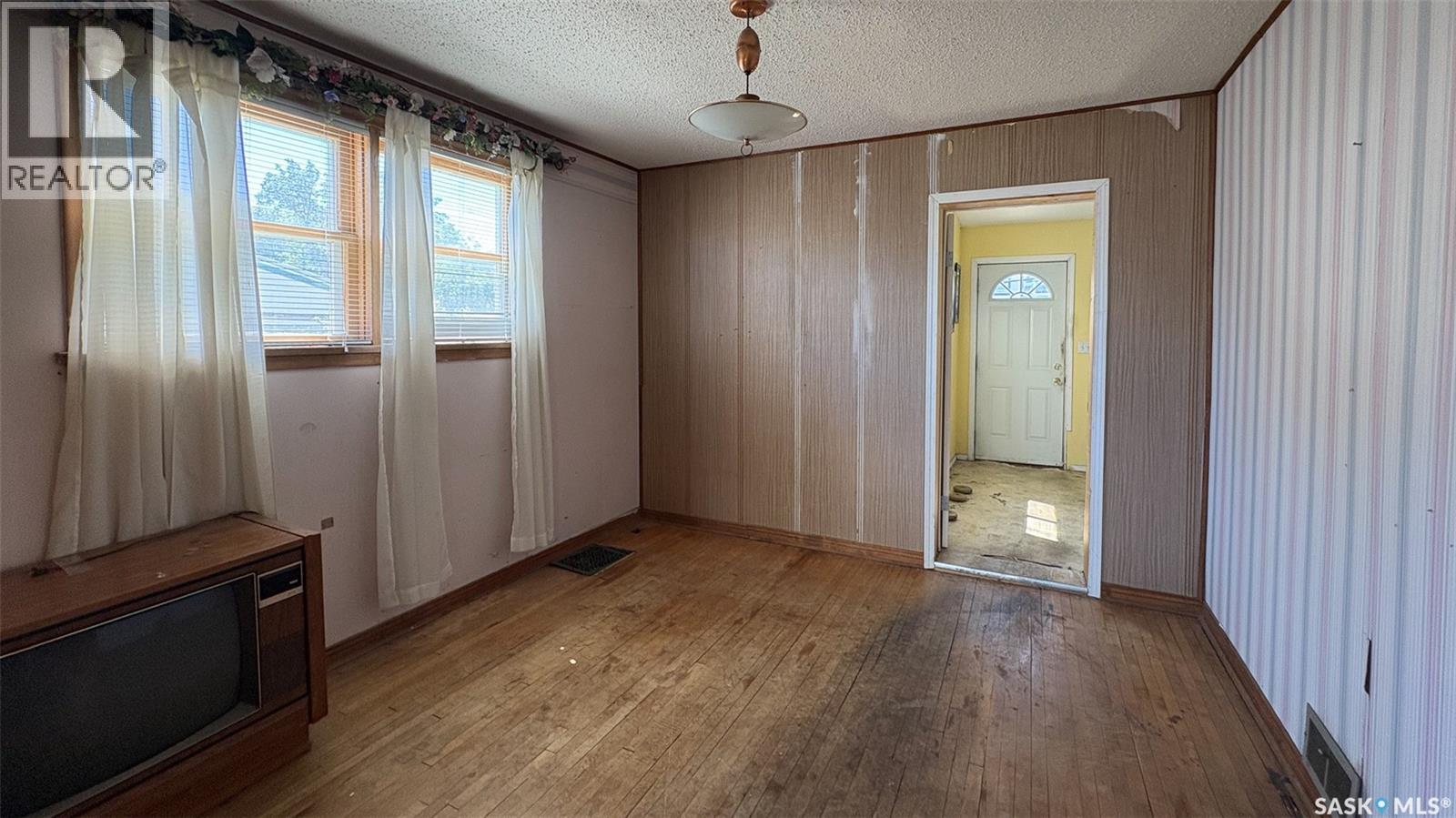 1310 Angus Street, Regina, Saskatchewan  S4T 1Y8 - Photo 5 - SK041684