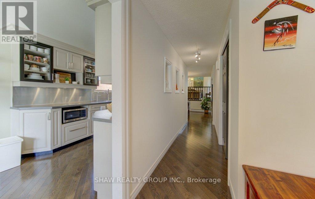 108 Clearwater Crescent, Waterloo, Ontario N2V 1L8 - Photo 4 - X13531268