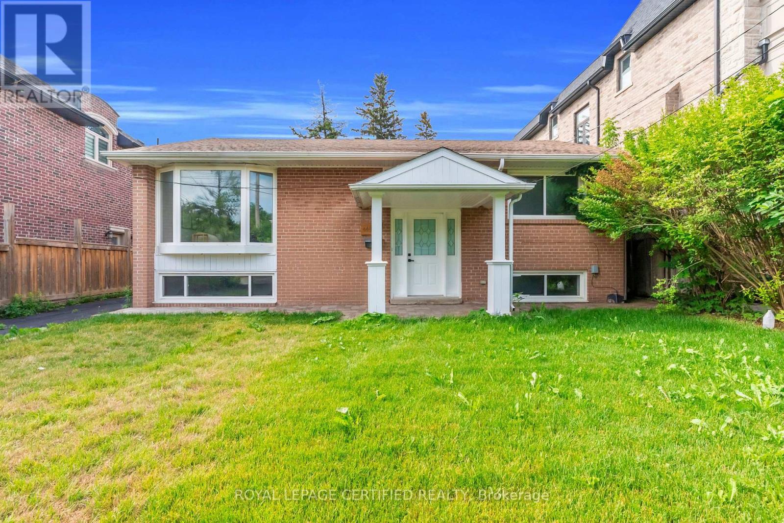 448 Fernleigh Circle S, Richmond Hill, Ontario  L4C 1E6 - Photo 3 - N13531438