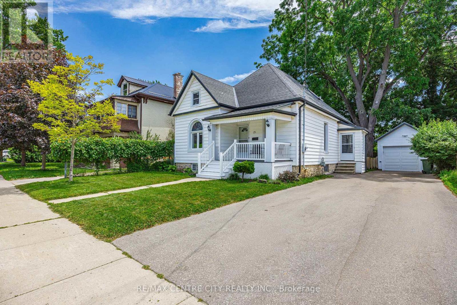 25 Erie Street, St. Thomas, Ontario  N5R 2M4 - Photo 2 - X13531666