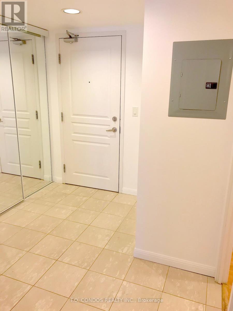 610 - 140 Simcoe Street, Toronto, Ontario  M5H 4E9 - Photo 2 - C13527080