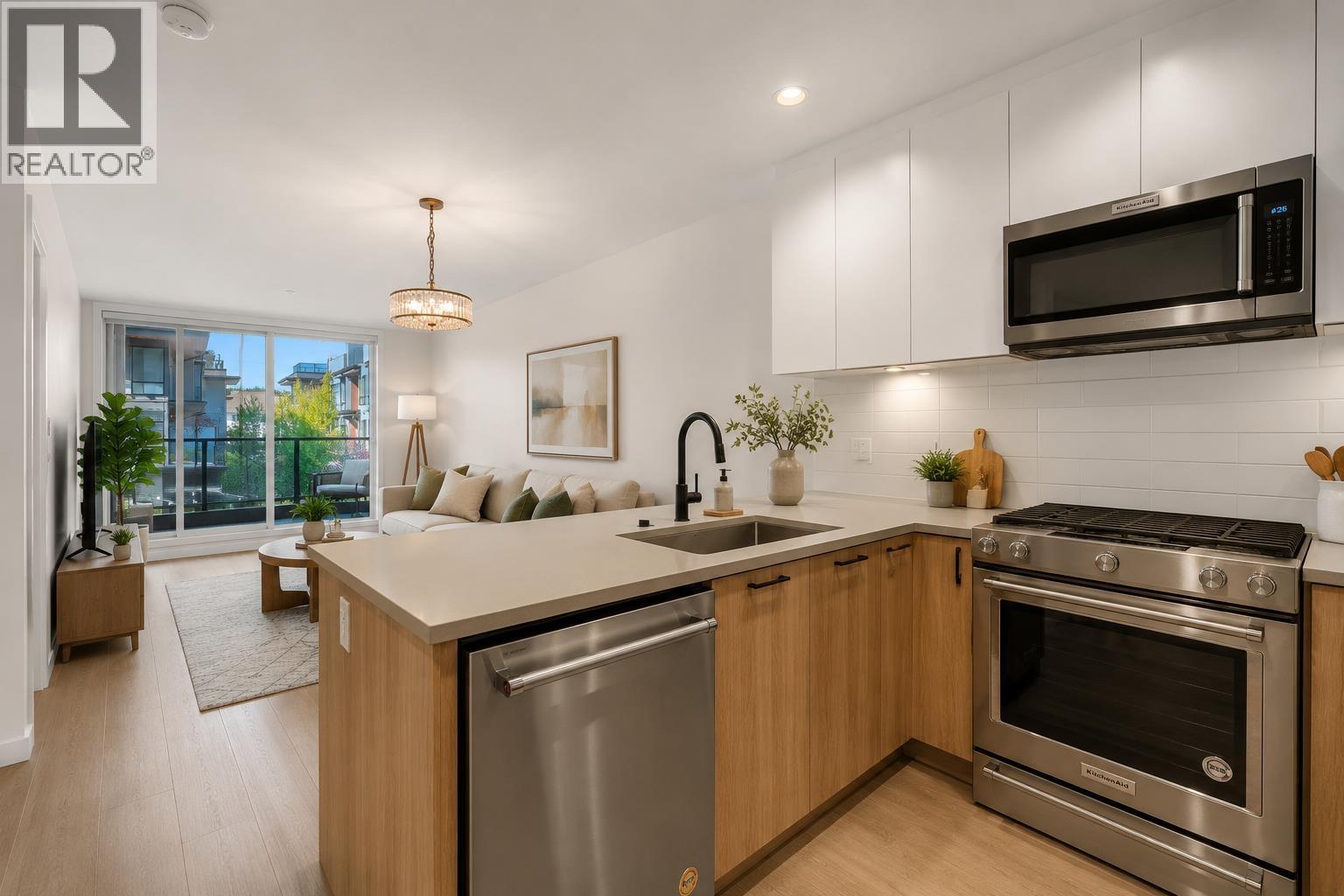 212 707 Como Lake Avenue, Coquitlam, British Columbia  V3J 0J5 - Photo 4 - R3143375