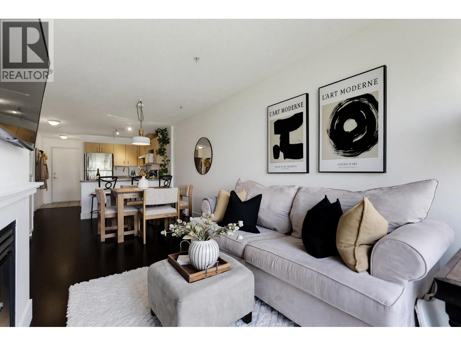 323 332 LONSDALE AVENUE, North Vancouver