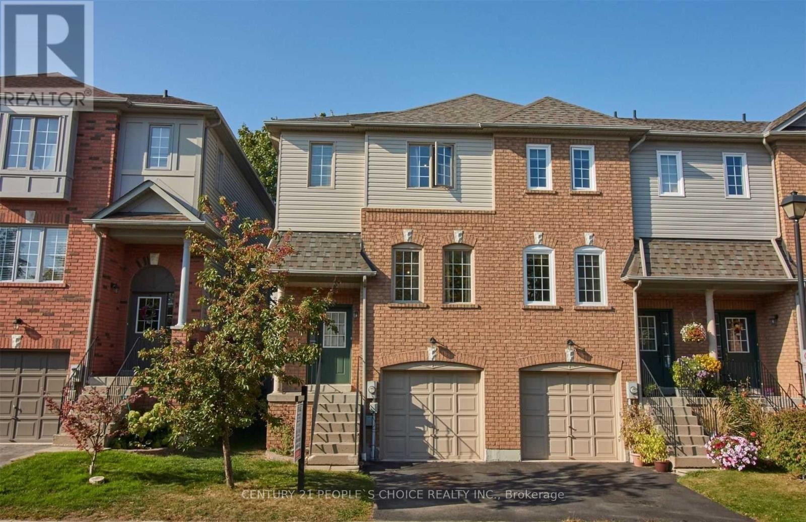 15 - 33 ASPEN PARK WAY, Whitby, Ontario