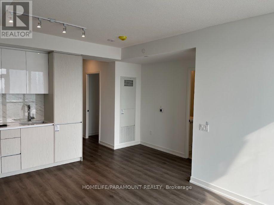 1705 - 28 Interchange Way, Vaughan, Ontario  L4K 0P8 - Photo 5 - N13531788