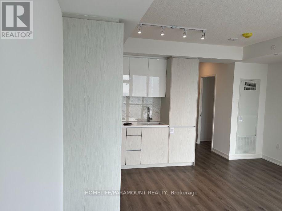 1705 - 28 Interchange Way, Vaughan, Ontario  L4K 0P8 - Photo 6 - N13531788