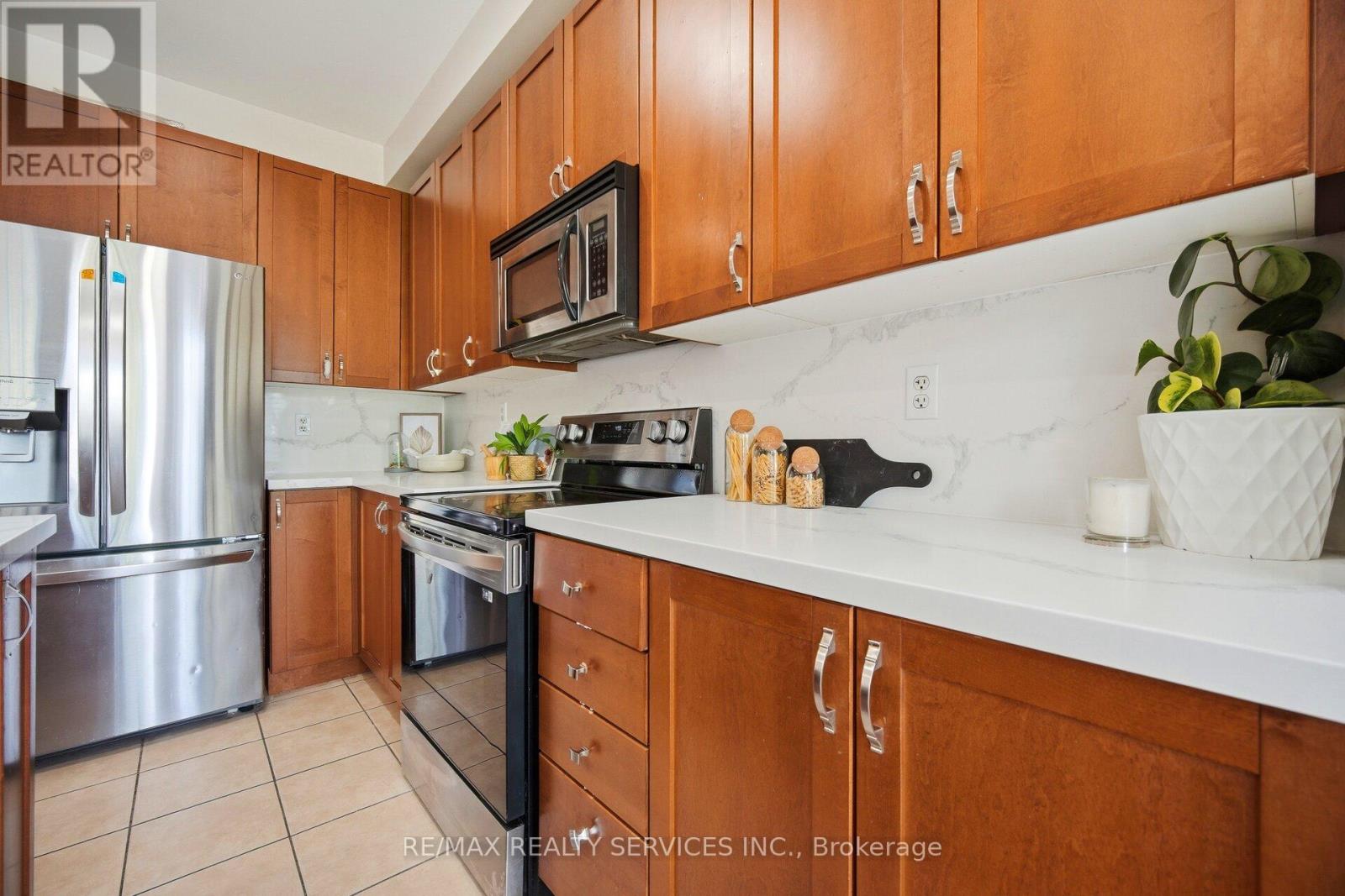 10 Deepcoral Court, Brampton, Ontario  L6V 4P7 - Photo 10 - W13531824