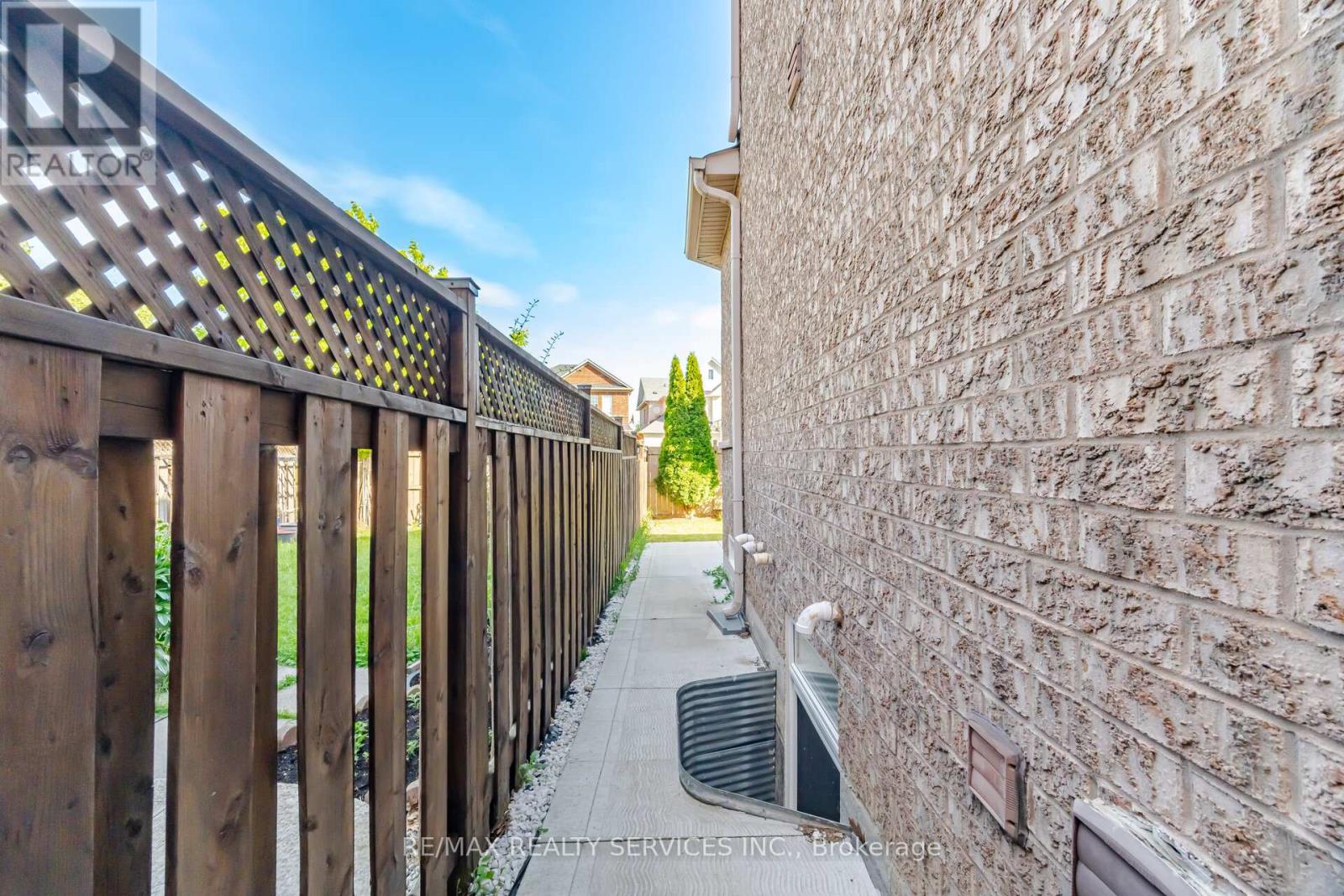 10 Deepcoral Court, Brampton, Ontario  L6V 4P7 - Photo 47 - W13531824