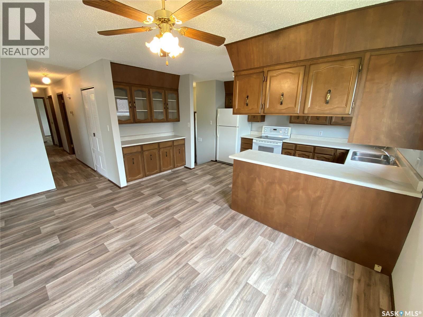 58 Stewart Crescent, Yorkton, Saskatchewan  S3N 3J5 - Photo 2 - SK041496