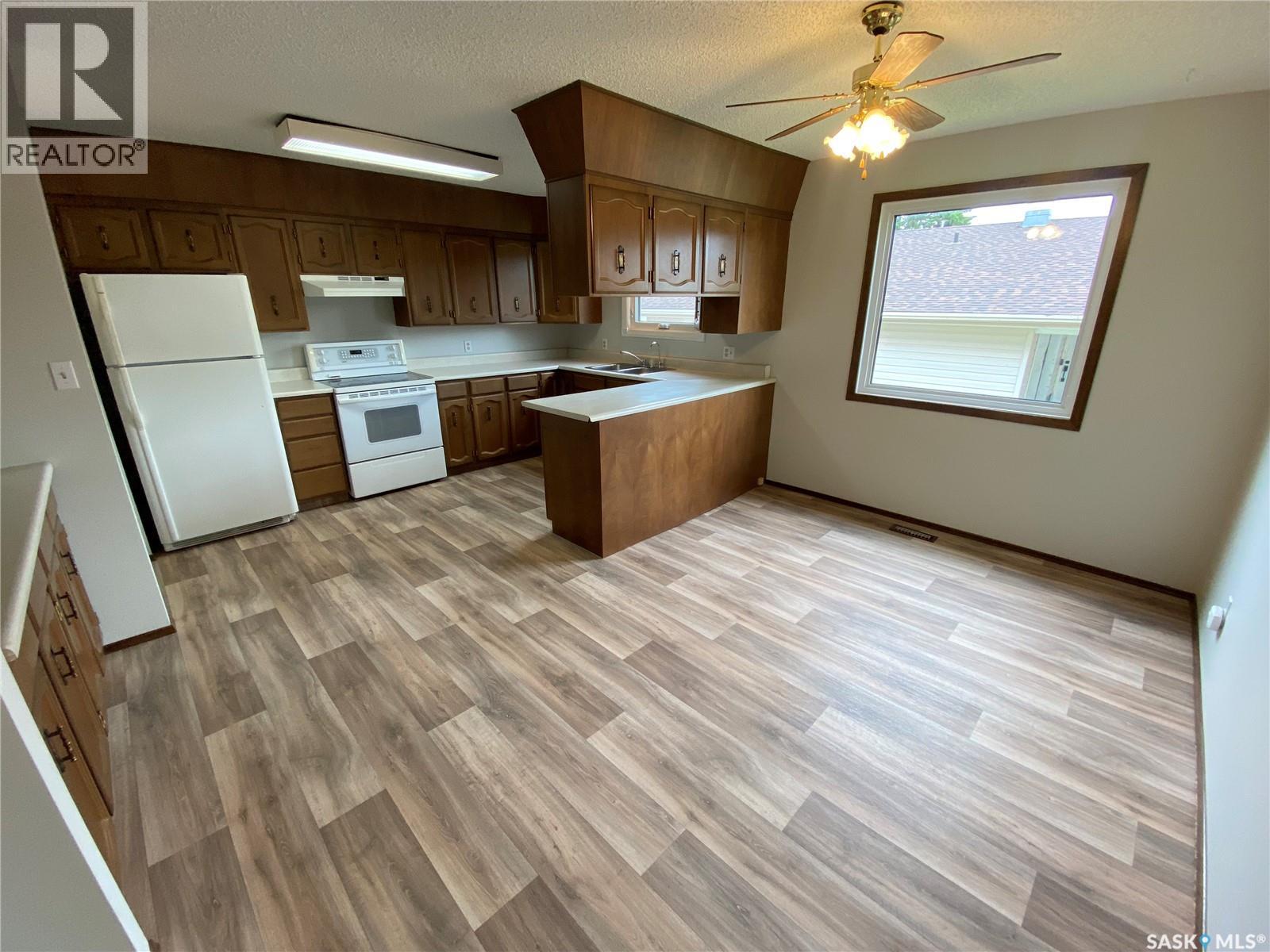 58 Stewart Crescent, Yorkton, Saskatchewan  S3N 3J5 - Photo 4 - SK041496