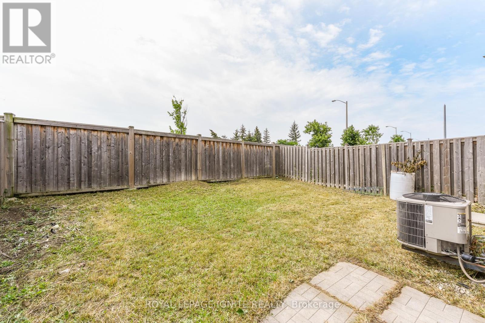 52 Harpreet Circle, Toronto, Ontario  M9W 0E2 - Photo 5 - W13522764