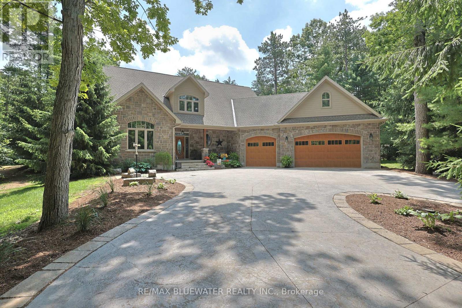 9956 Pinetree Crescent, Lambton Shores, Ontario  N0M 1T0 - Photo 6 - X13531928