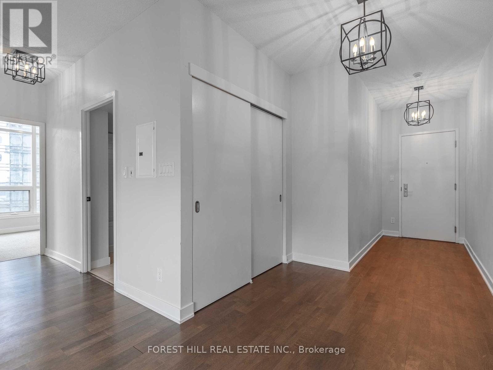 1407 - 126 Simcoe Street, Toronto, Ontario  M5H 4E6 - Photo 4 - C13532178