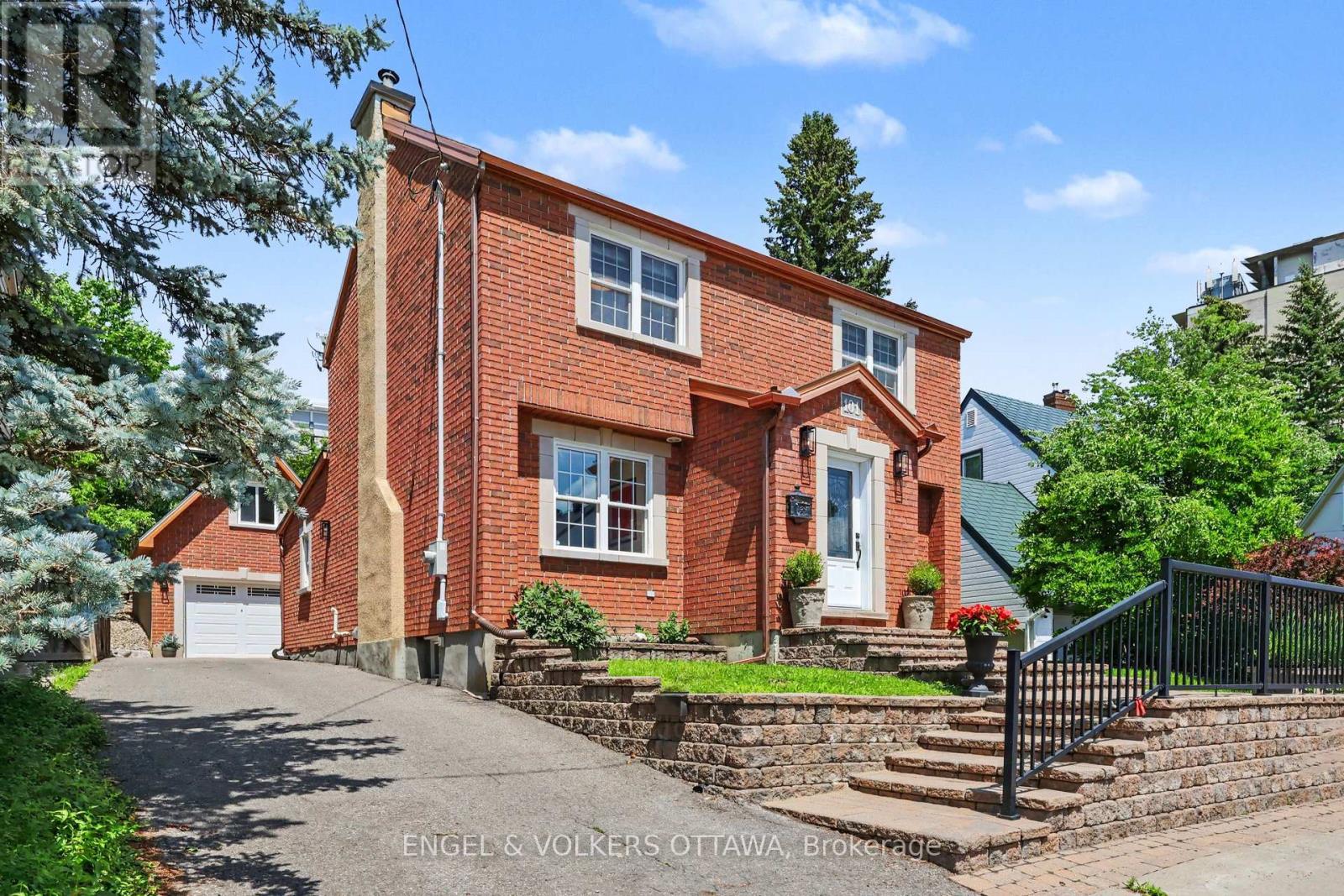 101 IVY CRESCENT, Ottawa, Ontario