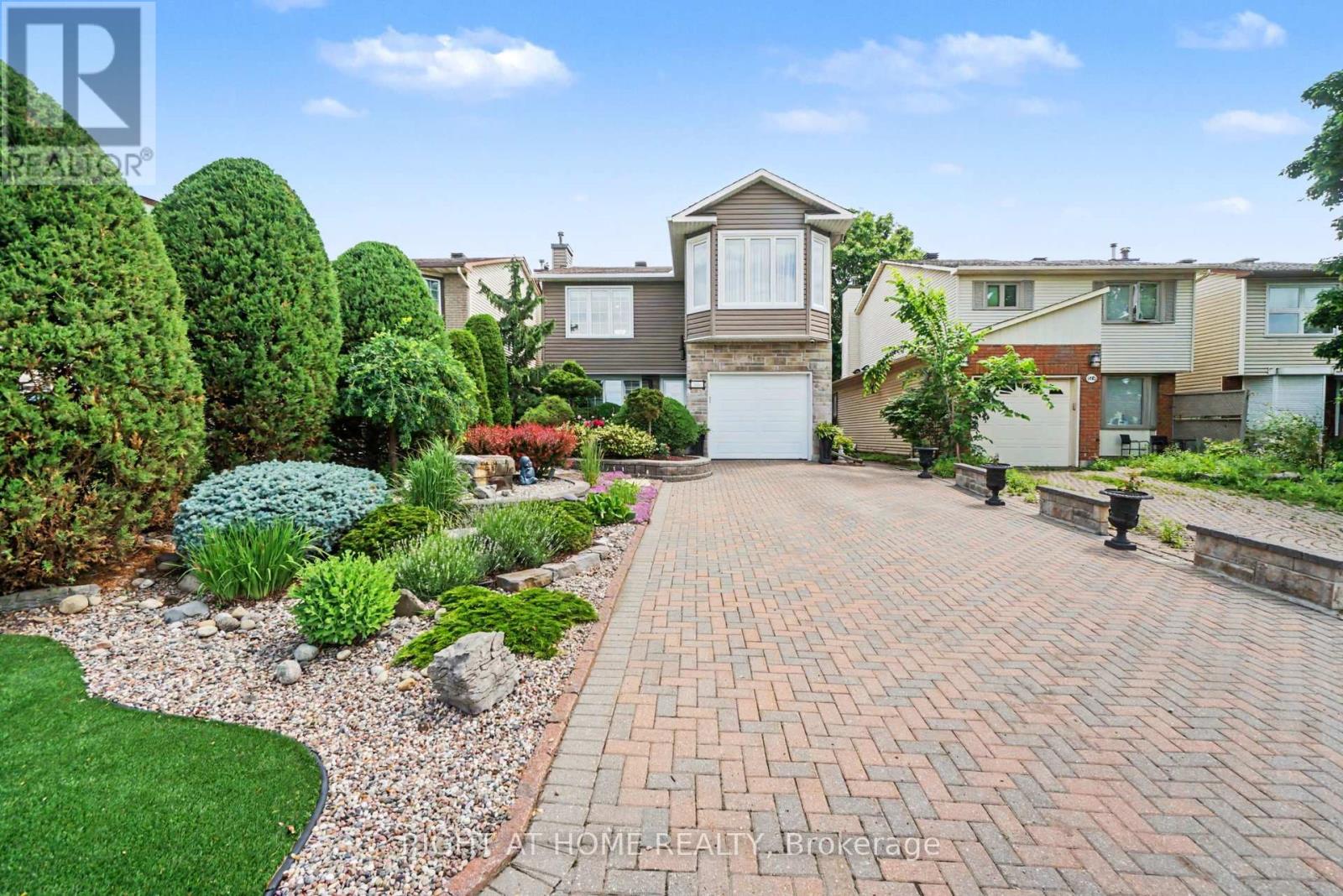 1484 Meadowbrook Road, Ottawa, Ontario  K1B 5C3 - Photo 2 - X13532270