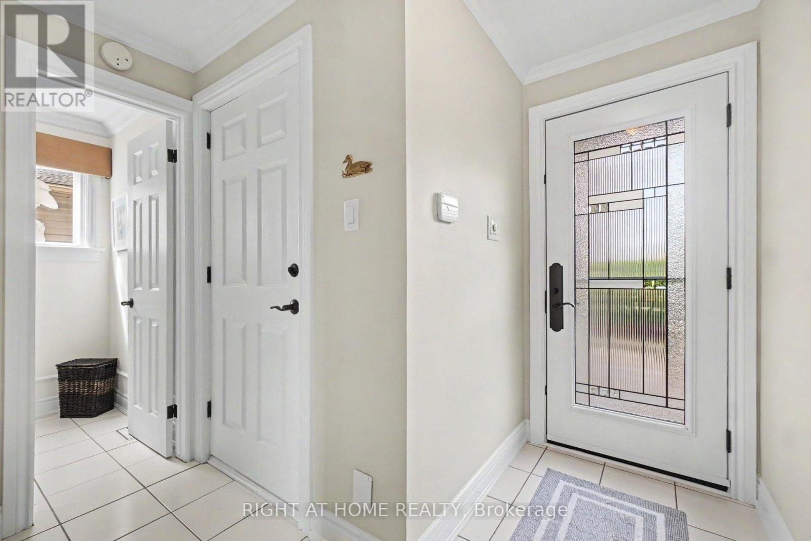 1484 Meadowbrook Road, Ottawa, Ontario  K1B 5C3 - Photo 3 - X13532270
