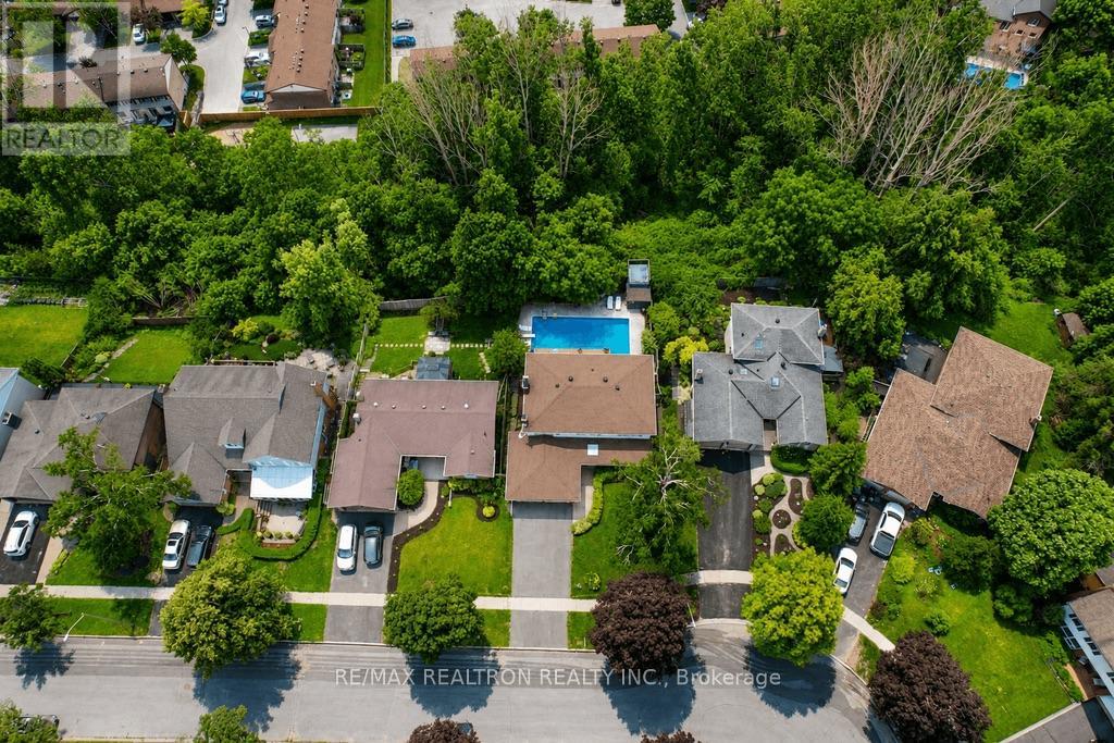 18 Debra Crescent, Barrie, Ontario  L4N 3T1 - Photo 4 - S13531978