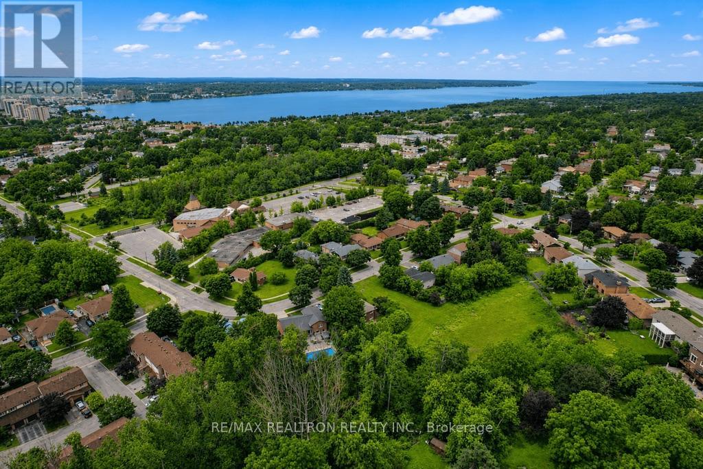 18 Debra Crescent, Barrie, Ontario  L4N 3T1 - Photo 5 - S13531978