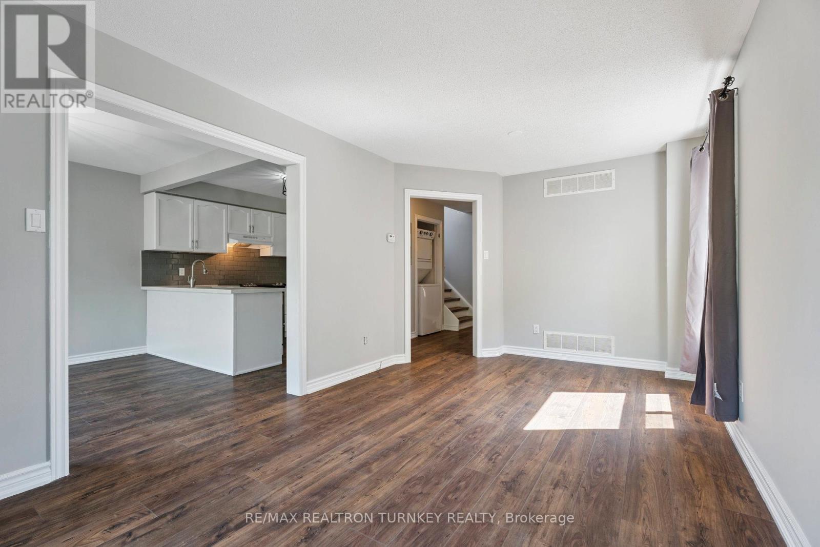 Upper - 62 Arthur Avenue, Barrie, Ontario  L4M 6H5 - Photo 10 - S13532104