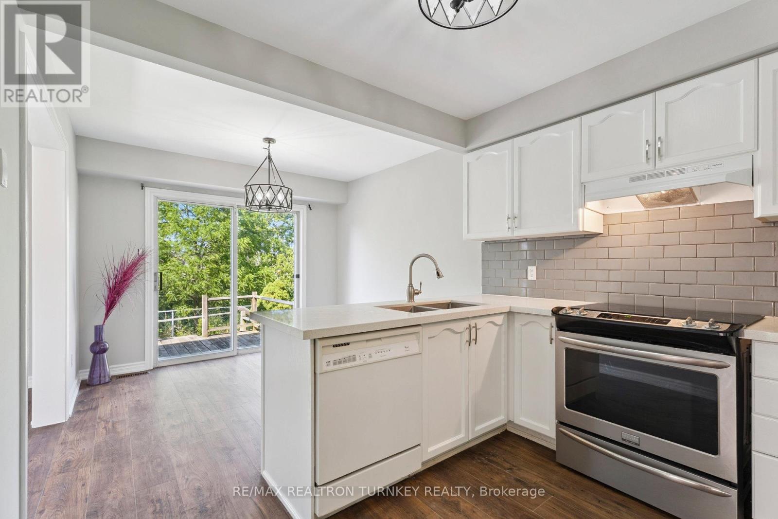 Upper - 62 Arthur Avenue, Barrie, Ontario  L4M 6H5 - Photo 11 - S13532104