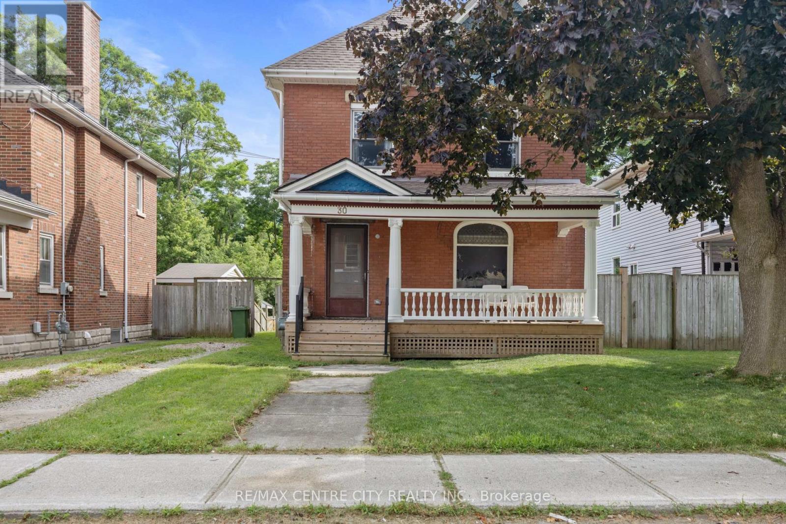 30 Owaissa Street, St. Thomas, Ontario  N5P 1T2 - Photo 2 - X13532264