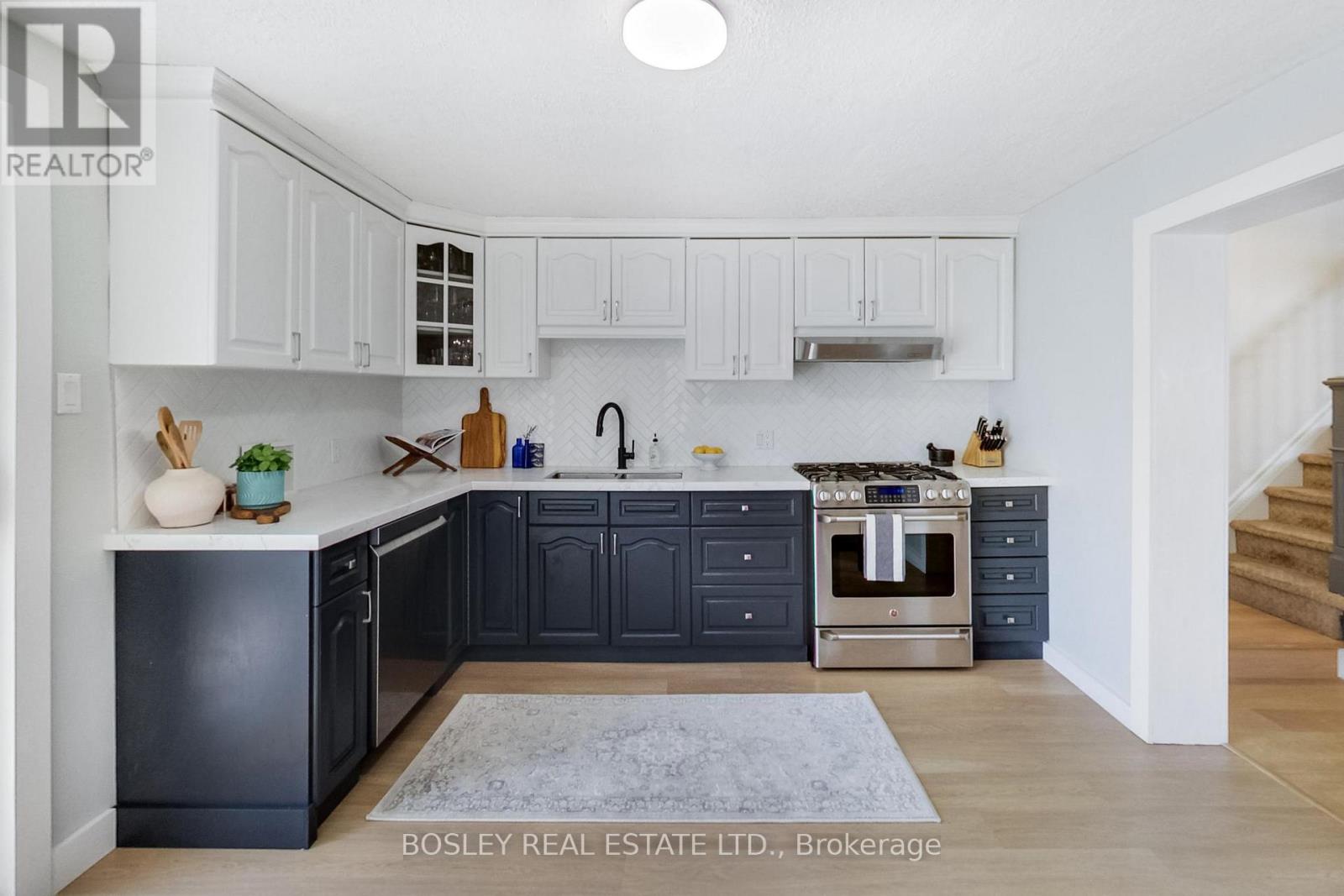 7 Pendrith Street, Toronto, Ontario  M6G 1R6 - Photo 14 - W13532018