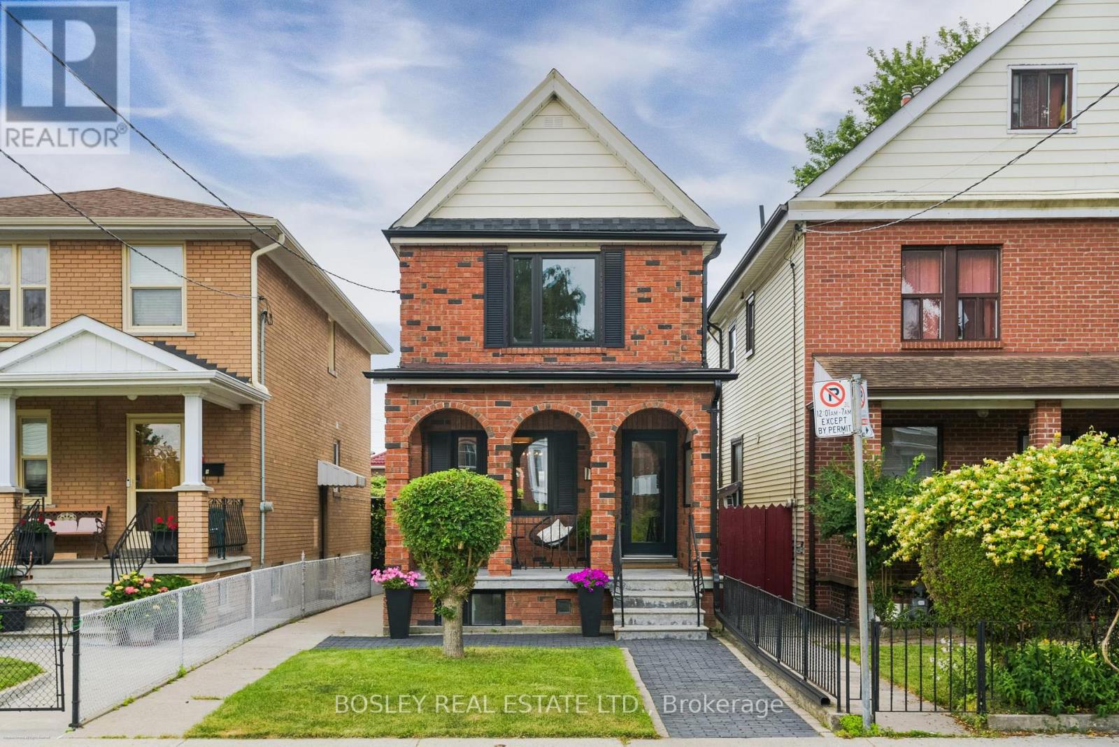 7 Pendrith Street, Toronto, Ontario  M6G 1R6 - Photo 2 - W13532018