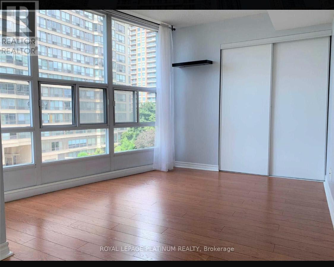 405 - 33 Elm Drive W, Mississauga, Ontario  L5B 4M2 - Photo 4 - W13532088