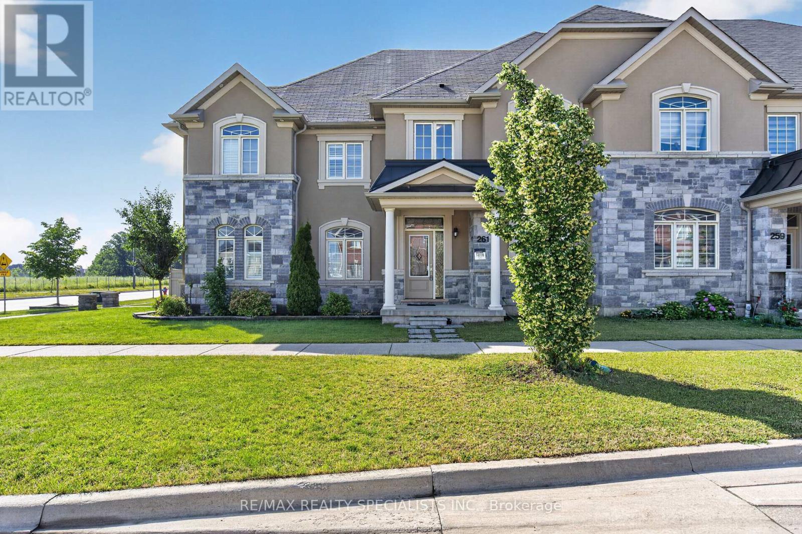 261 Inspire Boulevard, Brampton, Ontario L6R 0B6 - Photo 2 - W13532242