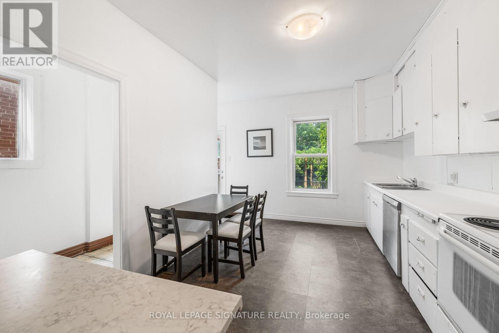 72 Gwynne Avenue, Toronto, Ontario  M6K 2C4 - Photo 11 - W13532250